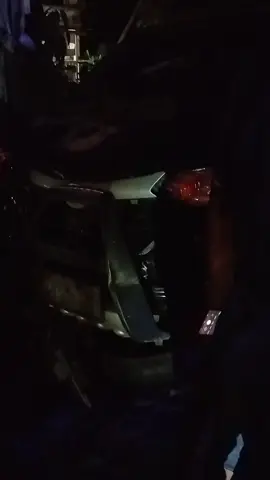 satu unit avanza vs 3 speda motor scoopy, semoga gadak korban jiwa.  lakalantas. 