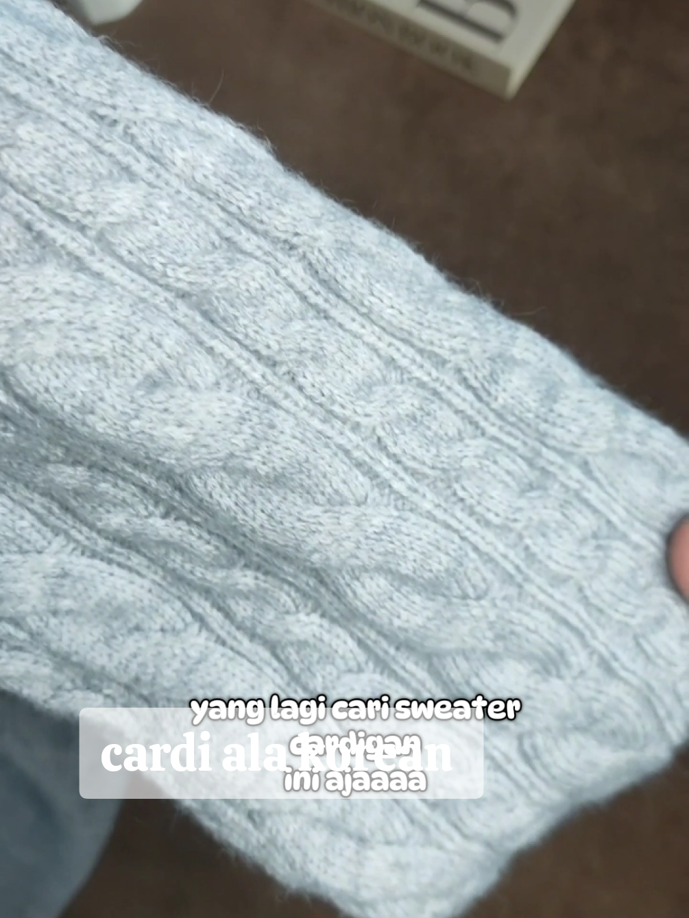 cakep, bahannya tebel tapi lembut ya. yang lagi cari outfit korean look order ini aja #fyp  #bajubagusnew  #satukontentiaphari  #SatukonteTiapHari  #outfitkoreanlook #cardigan #sweater