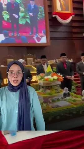Momen unik dan menarik di Ulang Tahun Ibu Gubernur Jatim Khofifah Indar Parawansa dirayakan di Gedung DPRD Jawa Timur.#fyp #khofifahindahparawansa #dprdjatim
