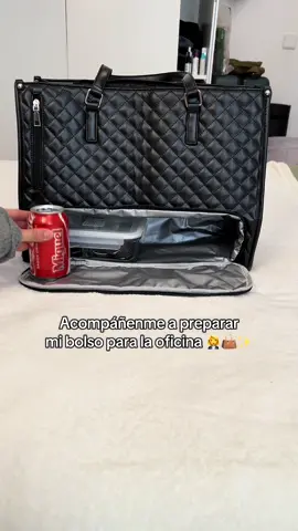 Le cabe todo! ✨ #fashion #chicas #moda #totebags #bolsa #bag #girlspower #bagslover #mujerexitosa Este bolso es perfecto para cualquier mujer exitosa, trabajadora y estudiosa. Lo pueden usar para la oficina, trabajo, universidad, y estar a la moda con estilo 🎀