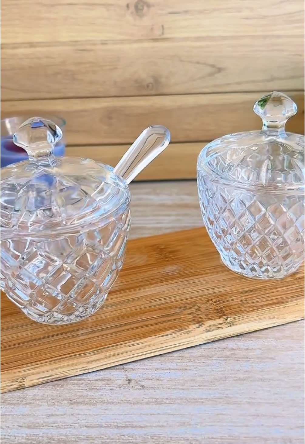 Bomboniere de Vidro Cristal com Açucareiro de Vidro Cristal Cantinho do Café Mesa Posta.  Pessoal, kit perfeito e combinação maravilhosa. Acompanhem os detalhes e a elegância desse kit maravilhoso. 