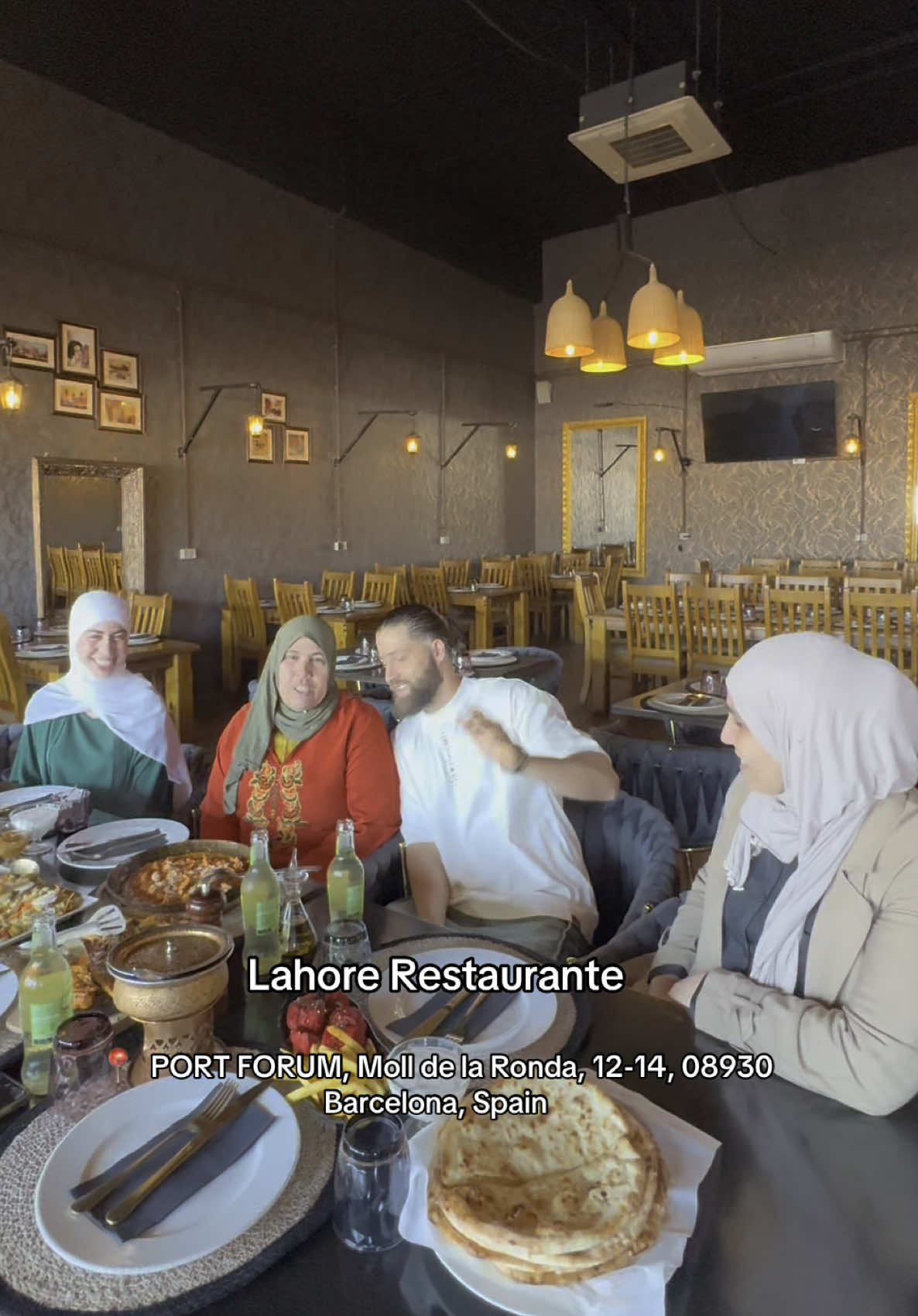 #parati #catalunya #barcelona #morroco #❤️ #familia #jbala_جبالة #restaurante 