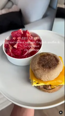 COME COOK WITH ME 🍽️😋 New year’s challenge available now! Your food doesn’t have to taste or look bland to be healthy. This is my “realistic” way of cooking and plating. Making my food look good is apart of my self care and how I romanticize my life. If I’m going to be eating the same types of food, mind as well make it exciting. So to all my ladies joining this next challenge with me, take note and make it a fun, beautiful experience ❤️ #Fitness #healthylifestyle #wellness #fit #healthyfood #Foodie 