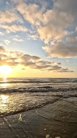 Last night's sunset from Ona beach in Oregon 😍 #sea #ocean #waves #sunset #oregon #pacificnorthwest #oregoncoast #calm 