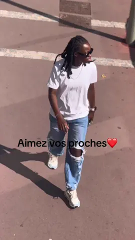 Aimer ses proches, c’est leur accorder du temps, de l’écoute, de la bienveillance parfois dans les petits gestes du quotidien. C’est aussi reconnaître leur importance, même dans les moments de désaccord ou de distance