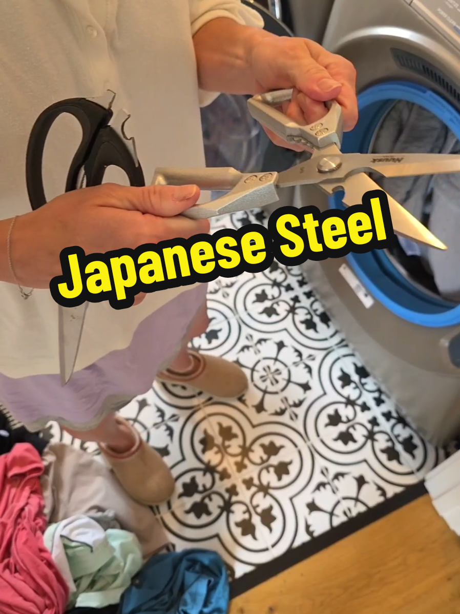Japanese steel kitchen scissors? Yes please! #kitchenscissors #scissors #japanesesteel #kitchenshears #husk #kitchentools #tiktokshopcreatorpicks #memorialdaysale #tiktokshopsummersale 