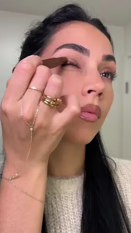 easy eyeshadow look🤎 these are soo blendable, there’s no messing it up!! #makeup #makeuptutorial #eyeshadow @Juvia’s Place 