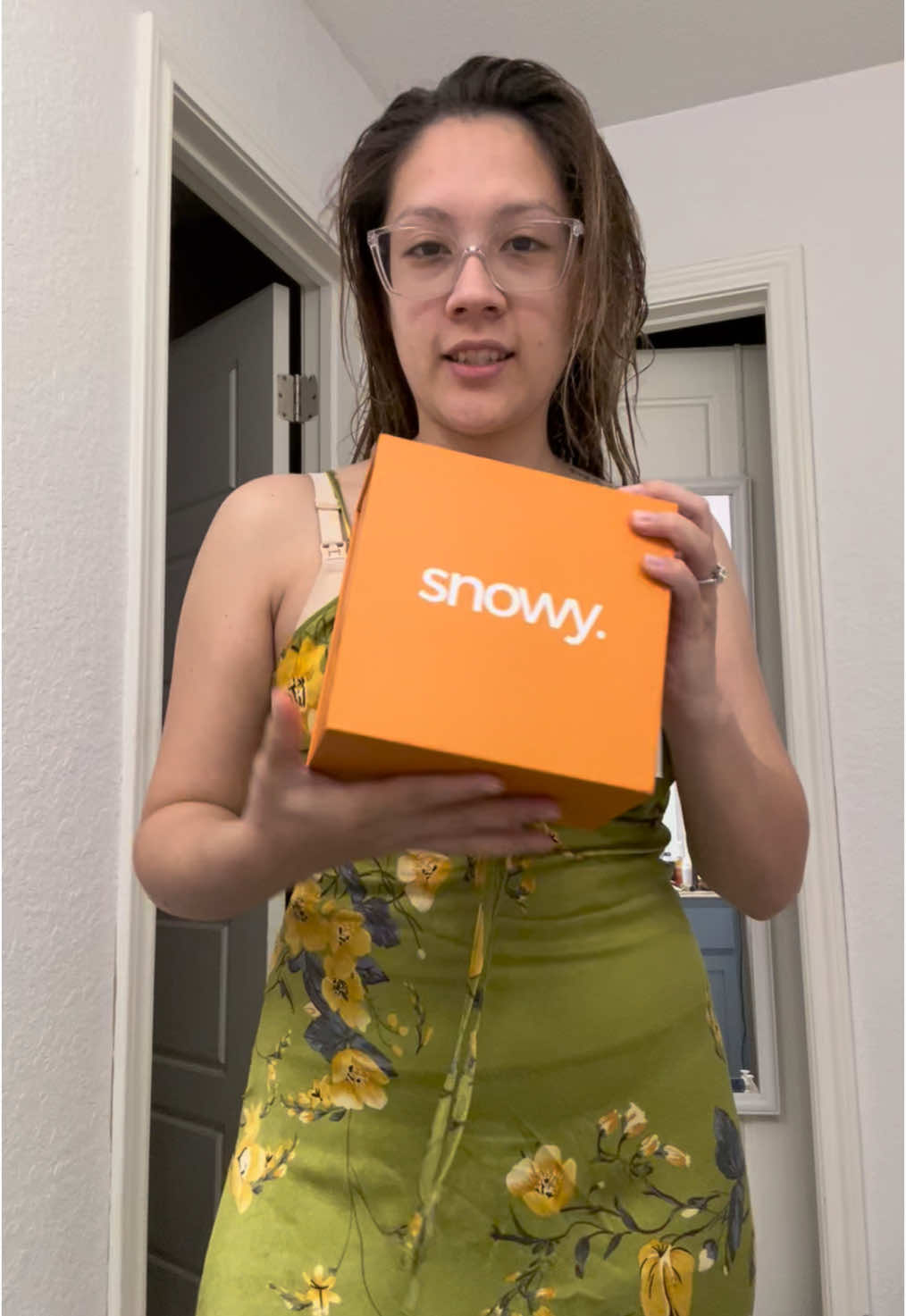 These made my girls look so nice ! I’m also a breastfeeding momma so my nips are super noticeable and these definitely hide them! I definitely recommend! Click the link to get yours!! 🍒😄 #snowy #snowystickyinserts #ComproDoPequeno #straplessbra #summervibes #flowydress 