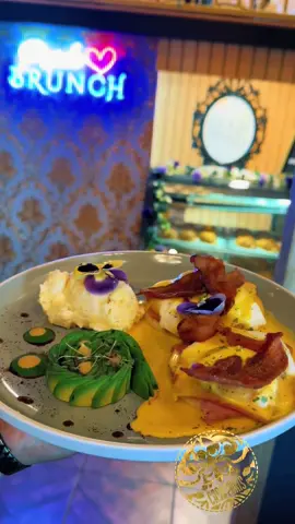 ✨ Nuestra recomendación de domingo Huevos Benedictinos De Paris Bruch ✨🌼☕️.                               Te esperamos en Tecate Centro y Tijuana sucursal. 