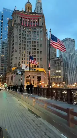 Welcome to United States of America 😍❤️🇺🇲 #unitedstates #city #estadosunidos #foryou #fyp #fyp #viral #travel #chicago #traveltiktok #nyc #newyork #newyorkcity #skyline #america #eeuu #manhattan#chicago #downtown #chicagodowntown #chicagoarchitecture #usa #foryou #foryoupage #foryourpage Chicago, travel Chicago, winter road trip in Chicago, scenic city winter drive, snow drive, Trump International Hotel & Tower Chicago, London House Chicago#foryou 