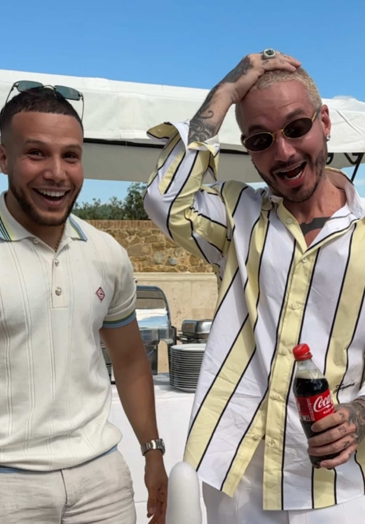 Sossam make crazy @J Balvin 🤯🍾😂🪄🪄#sossam #jbalvin #jbalvinchallenge #europe #france #italia #colombia #magician #magic #you #pourtoi #foryouu #foryou #foryoupag #frypgシ #fyp #fyy #tiktokviral #pourtapage #world #latino #nickyjam #jbalvincolores #jbalvinmeal #jbalviniconseries #jbalvinfans #wow #crazy #lasvegas #newyorkcity #us #France#paris #morocco #magician 