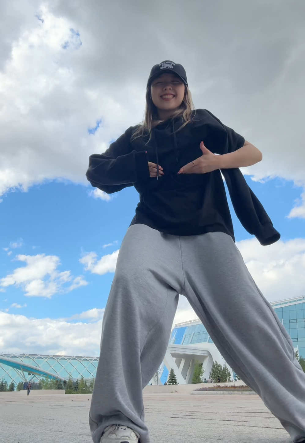 dc: @_nyksall_  #latinas #girllikemechallenge #dance #fypシ゚ #foryoupage #dancer #dancetrend #dancechallenge #girllikemeshakira #shakira #shakirachallenge 