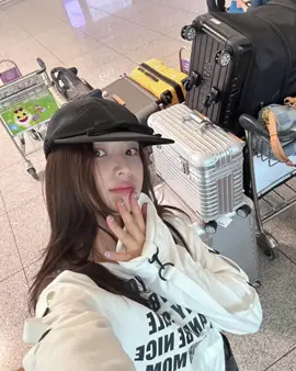 인생은 어떤 일을 경험하는 것이다. 여행은 더 많은 경험을 쌓을 수 있다. 날아라, 다음 목적지. #travel #life ✈️🇺🇸