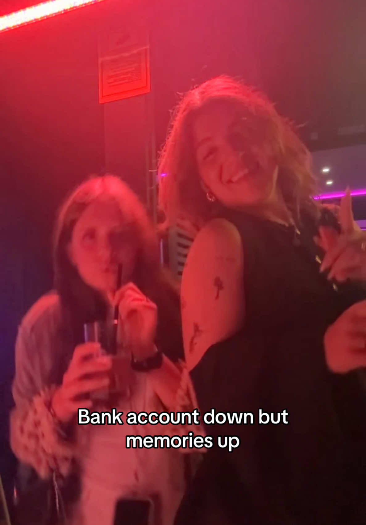 Ibiza 💵💃 @leia_rcd #pourtoii #fyp #money #vibes #pov #treanding #trip #friends #voyage #ibiza 