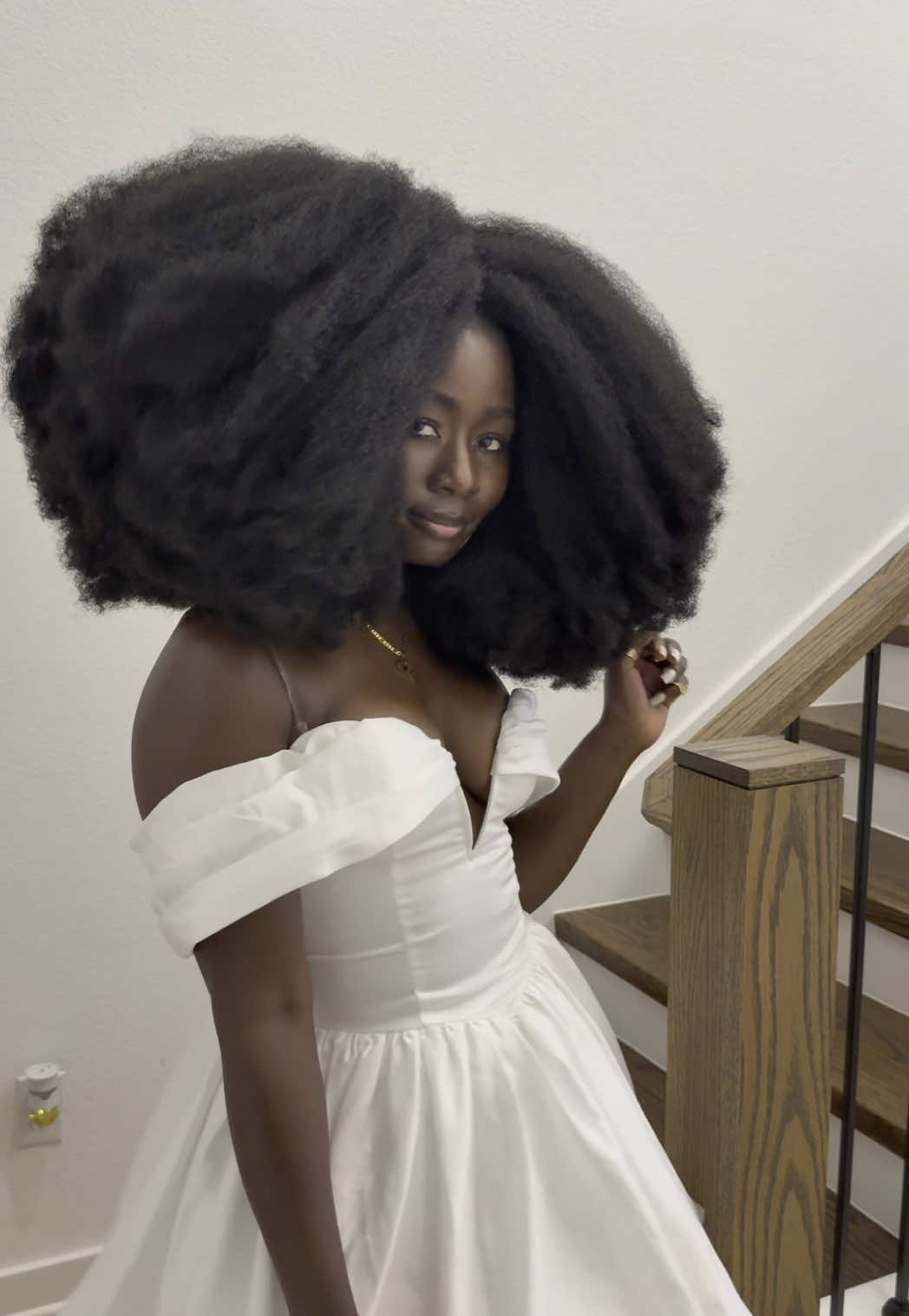 𝖭𝗈 𝖼𝖺𝗉𝗍𝗂𝗈𝗇, 𝗃𝗎𝗌𝗍 𝗆𝖾 𝗂𝗇 𝗆𝗒 𝗐𝗈𝗋𝗅𝖽.🥰 __ Hair @mind_like_magic