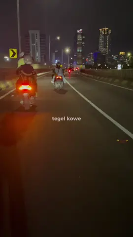Jangan terlalu dipikirkan hingga membuat tertekan🚬#fypage #citylight #jakarta #pelanggaran #denycaknan 