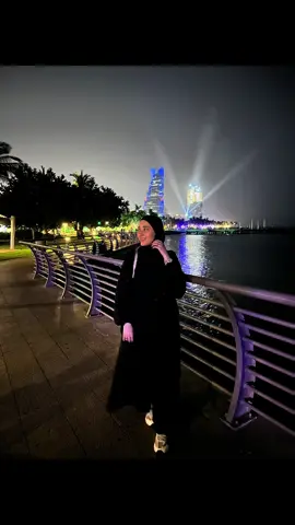 🖤✨ #jeddah #love_jeddah🇸🇦 #sea #girl #black #night #fun #music 