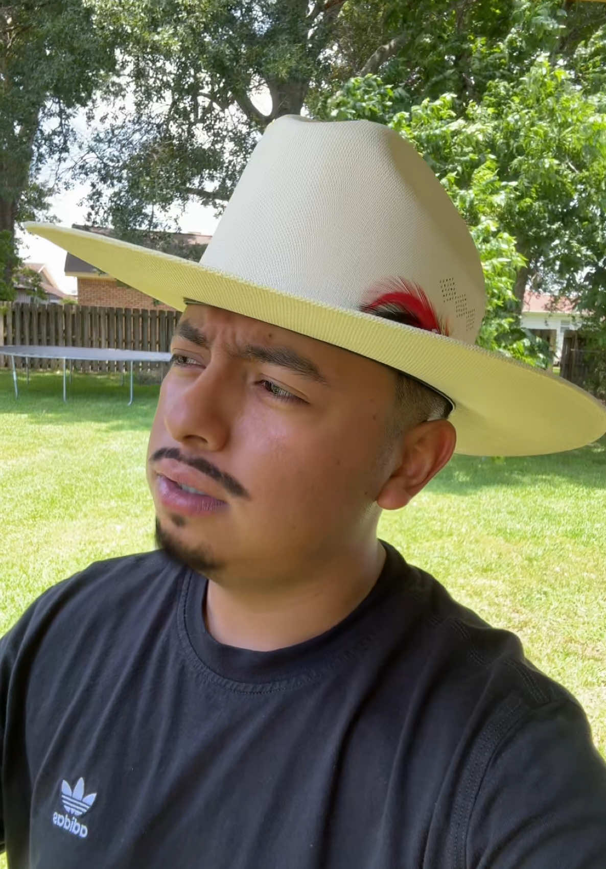 Ni una cabuamita o algo 🤷🏻‍♂️🤣😎  #parati #foryou #fyp #viral #foryoupage #humor #comedia #fypシ゚viral #fypage #paratipage #paratupagina #funny #funnyvideos #meme #memesmexicanos #calor #texas #entretenimiento #fyi #viraltiktok #humortiktok #mexicantiktok 