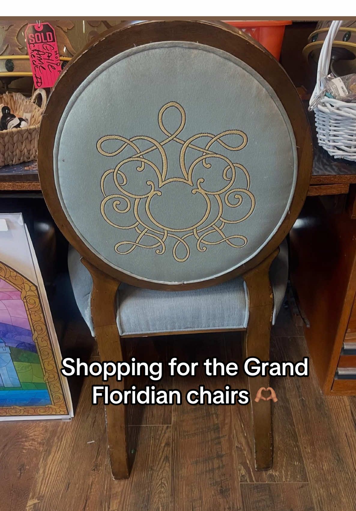 I’ve been searching for this chair!! 🫶🏽 and it finally found its way to my side of town.. but did I luck out?? 💁🏻‍♀️ #disney #disneygirlie #disneyprincess #disneygrandfloridianresort #disneyworld #orlandoflorida 