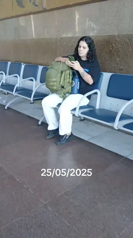 Domingo Dia 25/05/2025 No Aeroporto Santos Dumont no Rio de Janeiro esta Moça Andando atrás de Mim e Me Perseguindo com Crimes Graves de Perseguição Obsssessiva e me Gravando com o Celular nas Mãos e me Encarando! #ministerioetrom #averdade #meninaministerioetrom 