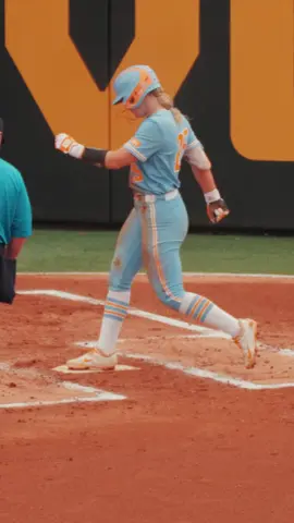 Dodge does it! Insane sequence of plays from Ella Dodge in the opening frame vs. Nebraska #vols #ncaasoftball #roadtowcws