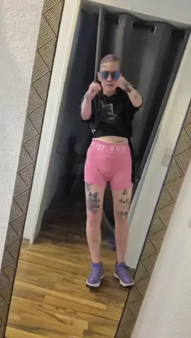 #CapCut #tt #tattoos #septum #bearbeitet #witzig #lustig #armesdeutschland #purpleshoes  #dancechallenge #sunglasses #shortshorts #pinkshorts  Wie findet ihr das Video ?