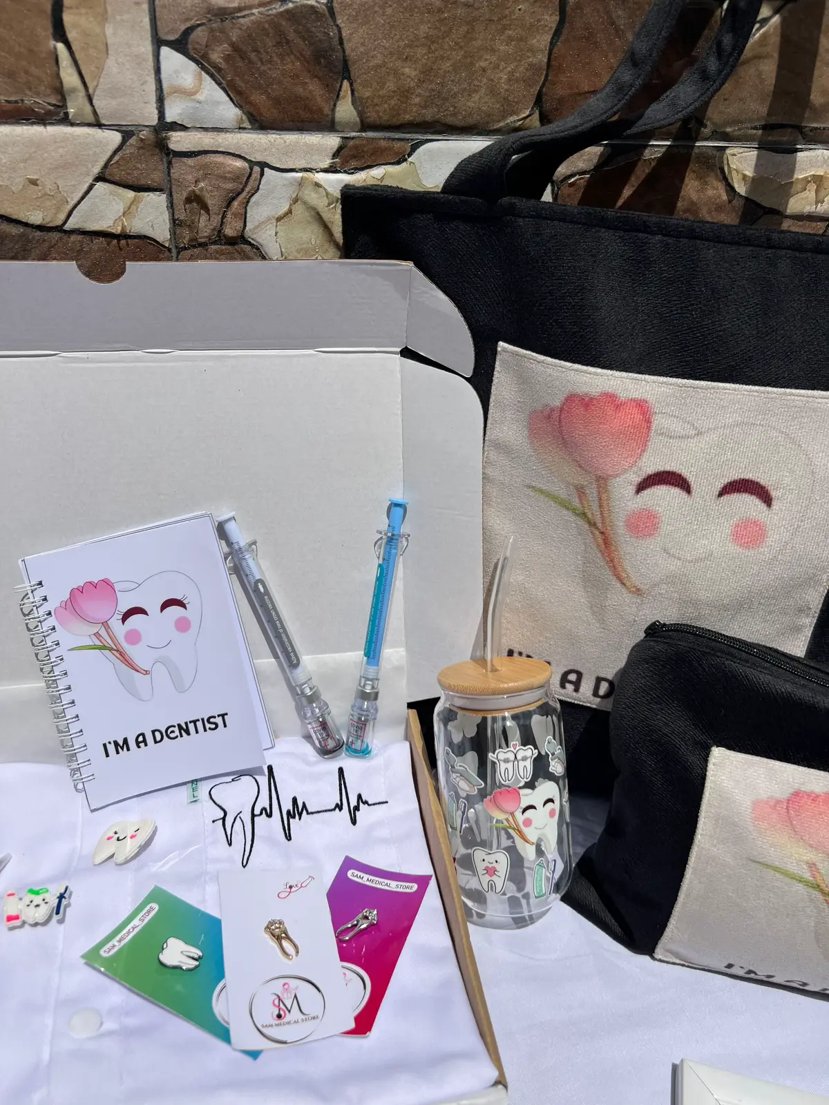 Cadeau pour dentiste 🦷  #med #medicalgifts #cadeau #zianiafacultedemedecine #dentalschool #dentalschool #dentist #mug #zinia #Vlog #work #hospital #doctor #dr #nurse #midwife #pharmacist #medscrubs #explore 