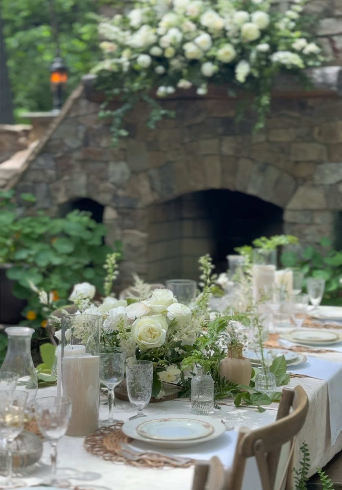 Cottage reception decor & styling. 🌿🤍 #weddingtiktok #weddingreception #reception #weddingdecor #weddingstyle 