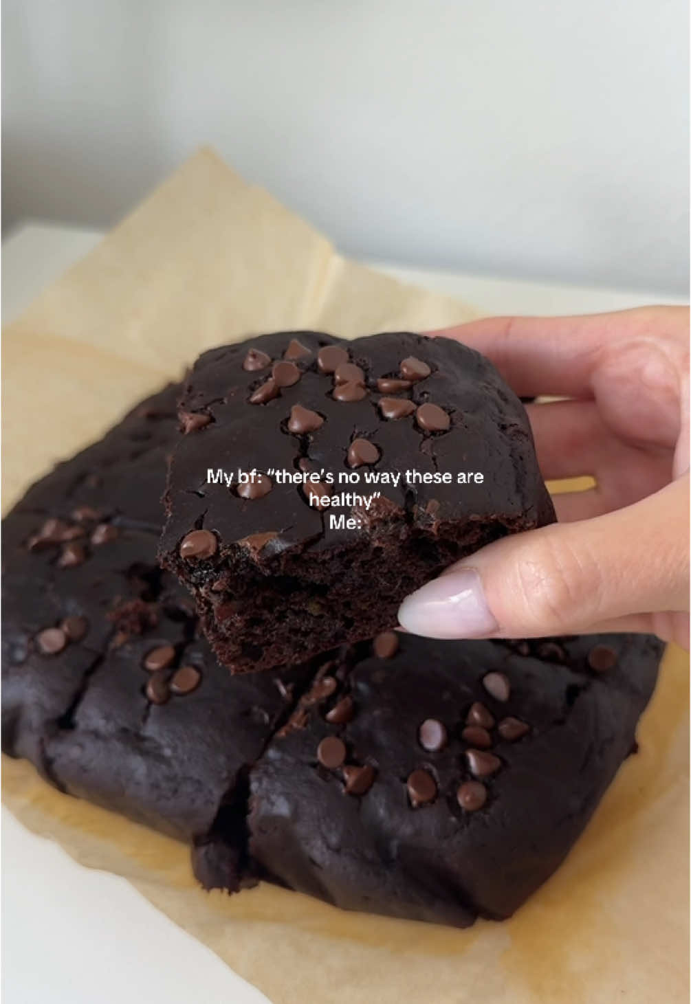 Don’t knock it til you try it🥑 1 avocado, peeled, pitted, and mashed ¾ cup milk of choice  ½ cup honey or maple syrup 1 cup flour ½ cup unsweetened cocoa powder 1 teaspoon baking soda ½ teaspoon salt ½ cup dark chocolate chips 1. ﻿﻿﻿Preheat the oven to 350°F and line an 8 x 8-inch baking pan with parchment paper. 2. ﻿﻿﻿Combine the mashed avocado, almond milk, and maple syrup in a large bowl. 3. ﻿﻿﻿In a separate bowl, combine the whole wheat flour, cocoa powder, baking soda, and sea salt. 4. ﻿﻿﻿Mix the flour mixture into the avocado mixture until a smooth batter is formed. 5. Fold in the chocolate chips. Pour the batter evenly into the prepared pan. 6. Bake for 40 minutes, or until a fork poked into the center comes out clean.  7. Remove from the oven and let the brownies sit for 15 minutes before cutting. #EasyRecipe #healthyrecipes #wellness #healthyliving #healthydessert #dessert #brownies 