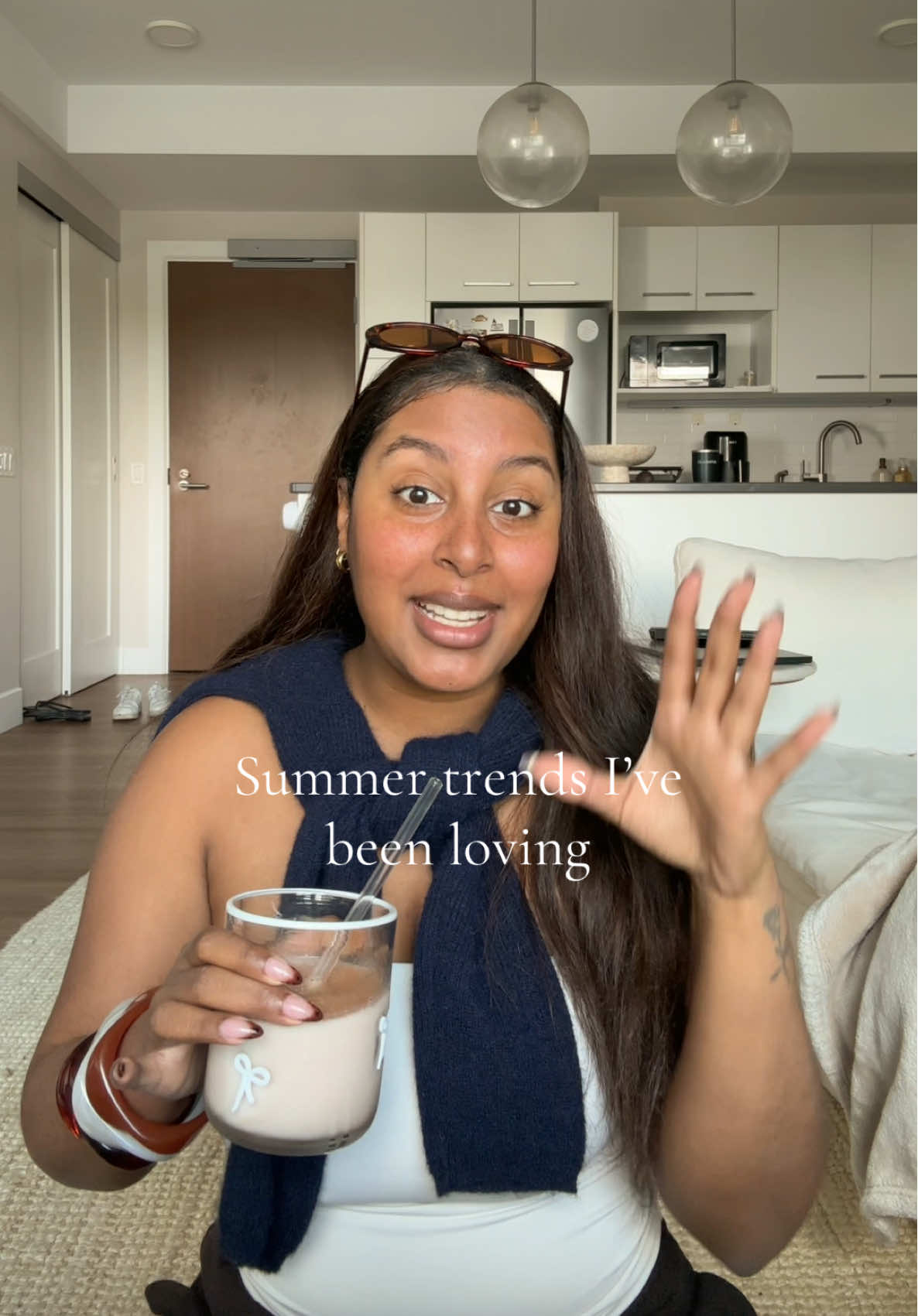 Summer fashion trends I’ve been loving 🪻🤍 #springfashiontrends #linenpants #linenoutfit #summerfashiontrends #brooches #seashellnecklace #seashells #summertrends 