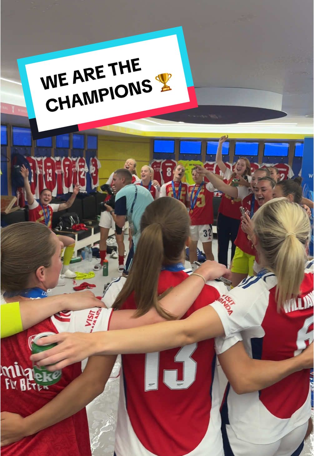Dressing room scenes 🤩 #arsenal #arsenalwomen #awfc #championsleague #championsleaguefinal 
