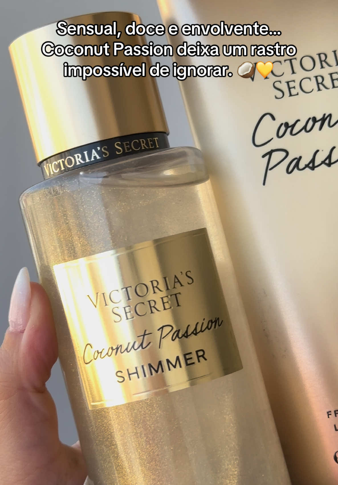 Victoria’s Secret Coconut Passion 🥥 O que diz a marca: Comemore a coleção que celebra você. Para cada momento e cada lado de você, descubra aromas únicos que abraçam tudo. R$ 139,90 cada  🇺🇸 Todos os produtos são 100% ORIGINAIS,  enviados diretamente dos Estados Unidos, não trabalhamos com falsificações.  🚚 Enviamos para todo Brasil. . . . . #victoriasecret #creme #bodysplash #perfumedoce #coconutpassionvictoriasecret #coconutpassion #perfumesimportados #perfumeimportadofeminino #flypシ #importados #importadosoriginais #perfume