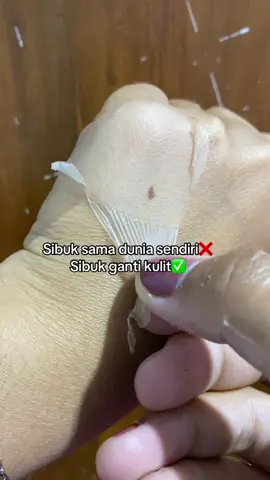 Body peeling emg paling best buat kulit badak bercula 7🤣😂 #laushine #bodypeeling #peelingserum #serumaha #ahaserum #peeling #lauskin #bodyserum 