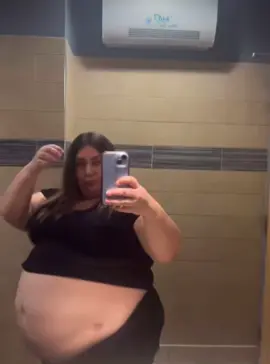 No I’m not pregnant just a lil thic🤪#biggirl #plussize #fatacceptance #bodypositivity #curvy 