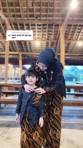 Membalas @Schoen09 beginiii??? Aduh gemessss bangettt biasanya anak anak TK ada event2 disekolah pake kebaya janggan begini beda dr lain #fyp #fypp #fypdong #beranda #masukfyp #kebayacouple #kebayanak #kebayatk #kebayamodern #kebayakondangan 