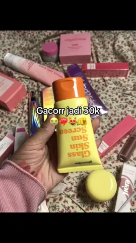 Sunscreen gloowbi bikin glowingg anti badayay#sunscreen#gloowbi #sunscreengloowbi #glassskinsunscreen 