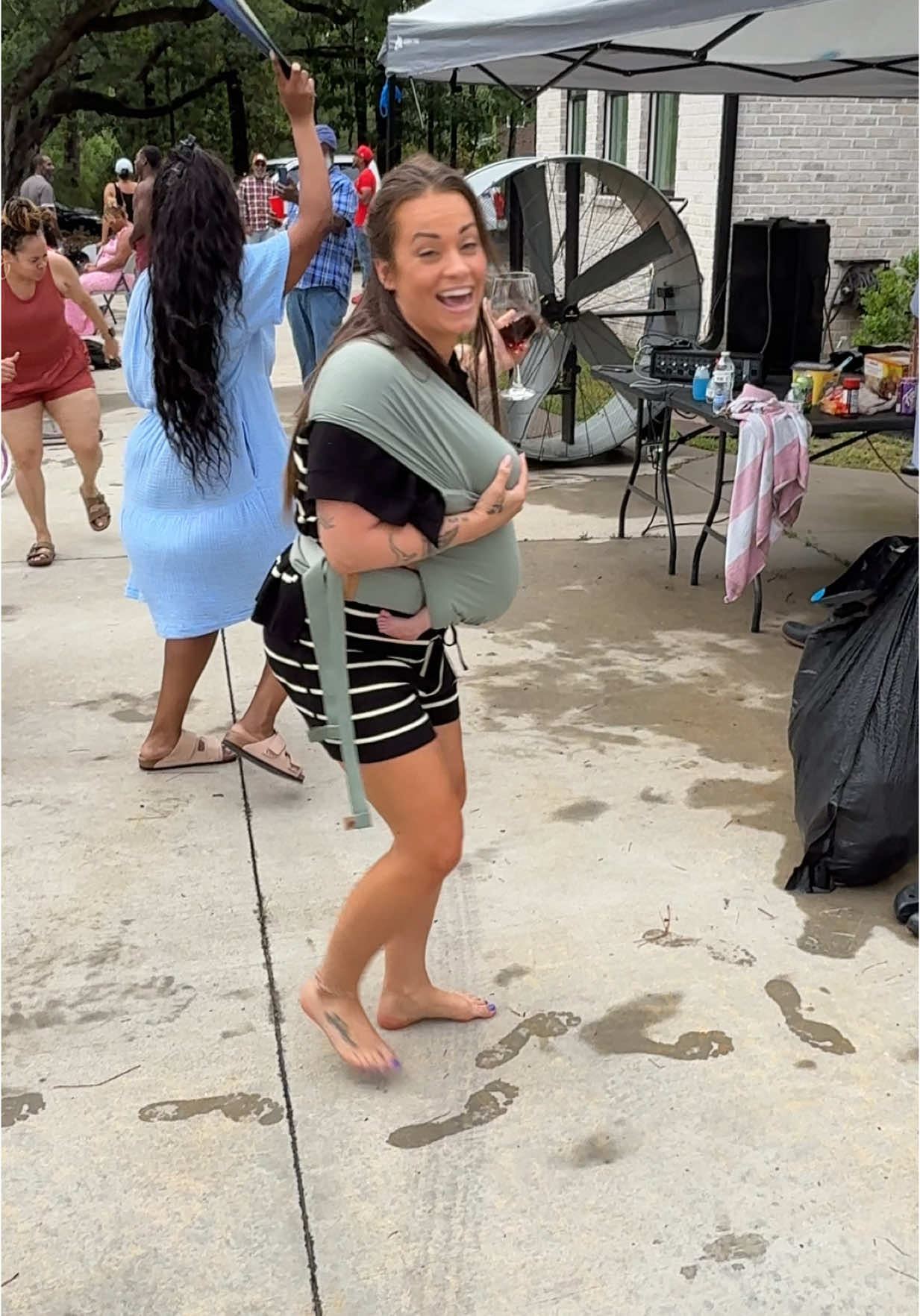 Krue was cuttin’ that dance floor UP!! 💃🏻 #blendedwiththewoods #thewoodsgirls #growingwithkelsey #momlife #motherhood #keepingupwithkrue #knoxiwoods @Perfectly Blended @KURTIS WOODS @JordanAlicia1 