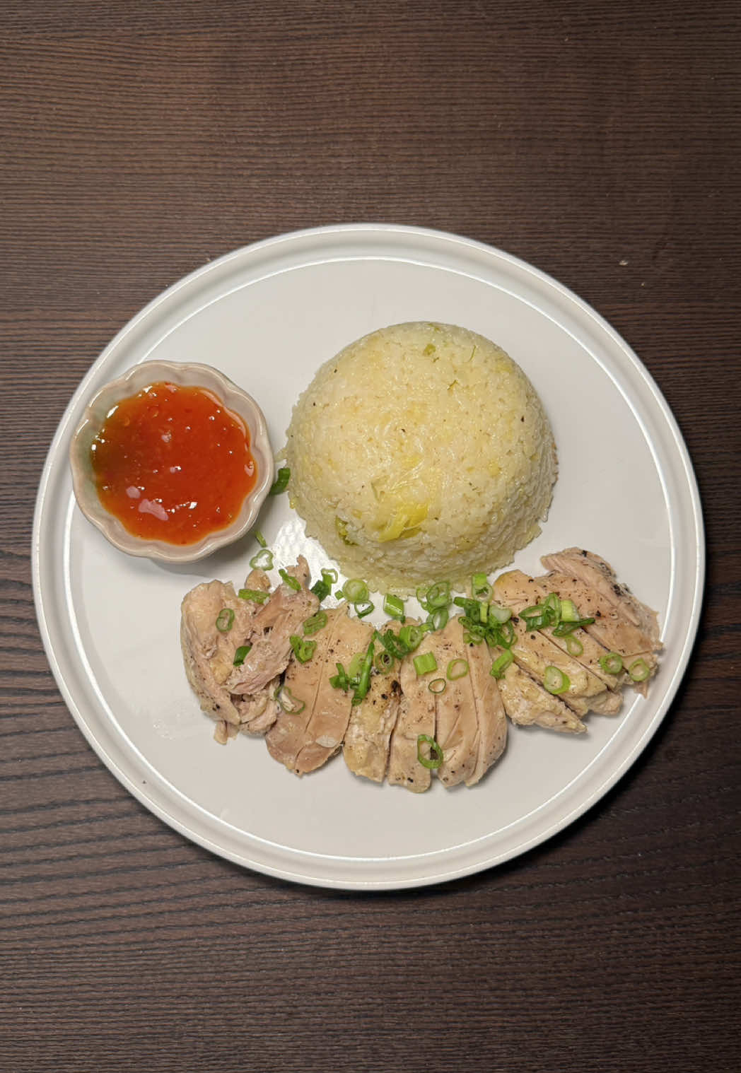 Rice cooker Hainanese chicken is so easy to make when I’m feeling lazy!! Recipe vid coming soon #ricecooker #hainanesechicken #EasyRecipes @CUCKOO Electronics America @abercrombie 