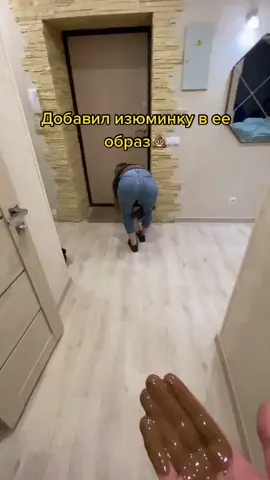 Шоколадная девочка в цвет сумочки