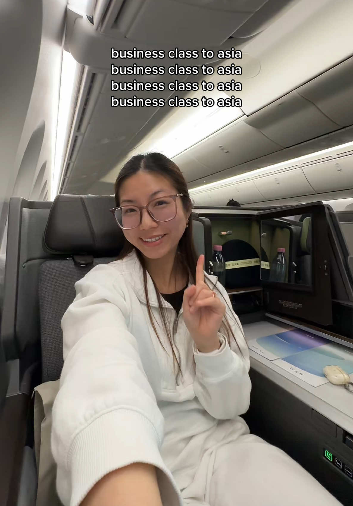 you hear it too right ? BOOK THAT BUSINESS CLASS FLIGHT TO ASIA 😮‍💨🤍  #businessclass #asia #flight #travel #taiwan #traveltok #businessclasstravel #travelhacks  disclaimer: i only paid about $200 for my seat hehe 😮‍💨