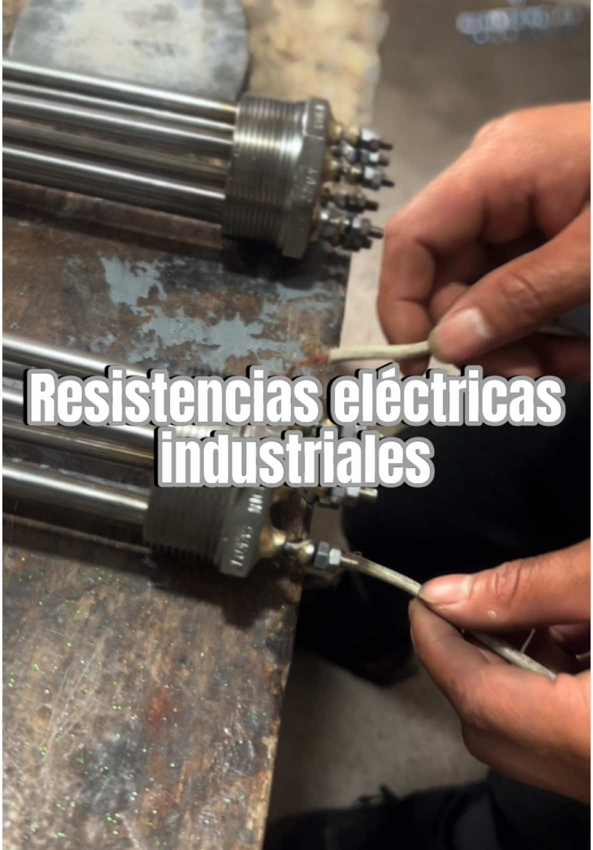 ⚙️🔥 Así es el proceso de fabricación de todo tipo de resistencias eléctricas industriales Desde cartucho hasta inmersión, cada resistencia pasa por un proceso preciso que garantiza: ✅ Alta eficiencia térmica ✅ Seguridad eléctrica ✅ Durabilidad en condiciones extremas 📽️ Mira el video y descubre cómo transformamos materiales en soluciones de calor para la industria. 📲 Cotiza la tuya al 0959111757 #ResistenciasEléctricas #IndustriaEcuador #FabricaciónIndustrial #IngenieríaEléctrica #MantenimientoIndustrial #TecnologíaIndustrial #HechoEnEcuador #SolucionesTérmicas #FYP #ViralEcuador