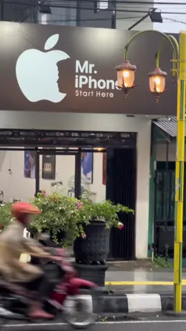 kalo nona suka langsung datang ajaa😝#iphone #fyp #4u #magetan24jam #mriphone 
