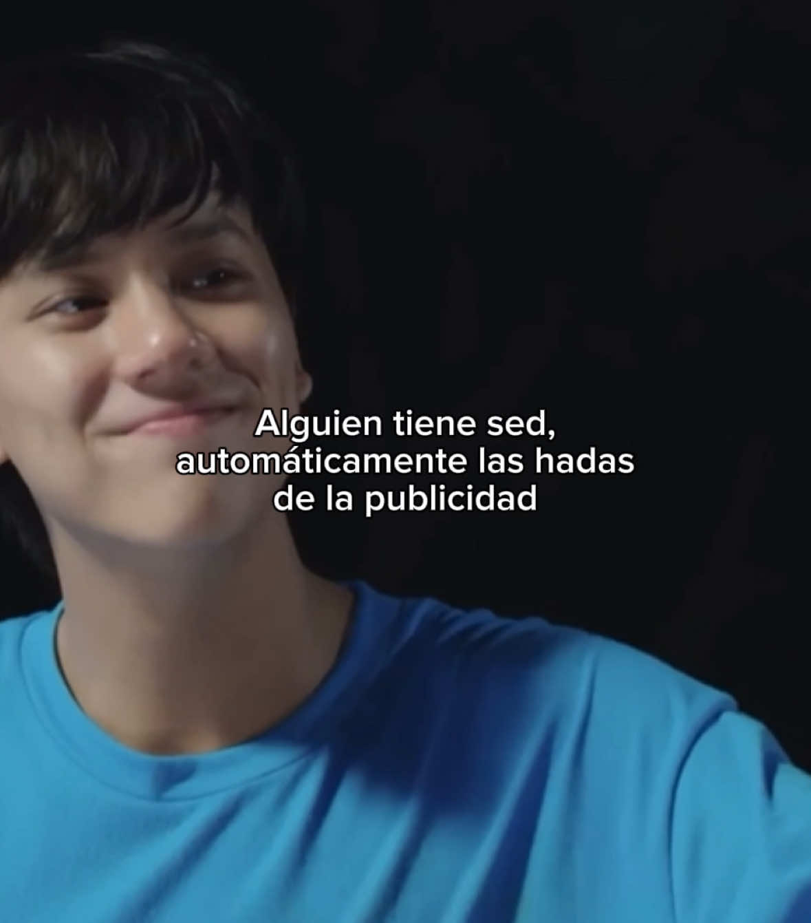 Siempre hay espacio para la propaganda en medio del amor🫵🏻‼️ #bl #badbuddytheseries #boysinloveseries #darkbluekiss #enchantetheseries #badbuddyseries ##fishuponthesky##futs#boysinlove #blship #humor #comedia #scene #viral #vital #Love #xybca #xybza #thaidrama #thai #drama 