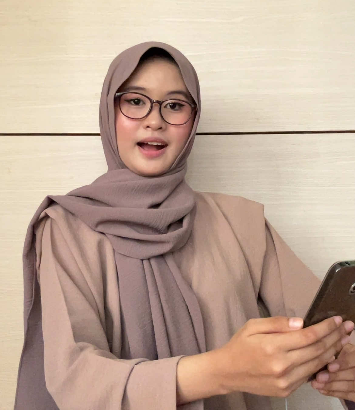 Puisi Kepada Kawan  Karya: Chairil Anwar #puisi #puisikata #puisisedih #puisihati #puisiterbaik #bacapuisi #bacapuisimu #bacapuisikeren #lombabacapuisi #lombabacapuisinasional #kepadakawan #puisikepadakawan #chairilanwar #chairilanwarpuisi #intonasi #vokal #penghayatan #fyp #fypage #fypシ゚ #fypシ゚viral🖤tiktok #beranda #berandatiktok 