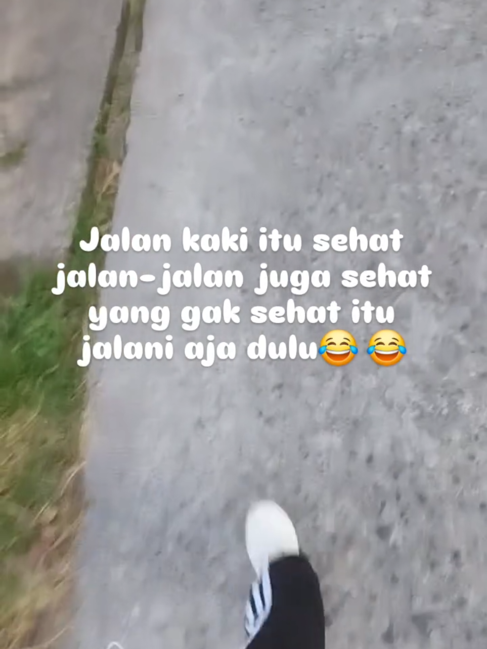 🏃‍♀️🏃‍♀️ #jogging #jalanpagi #fyp #viral #viraltiktok #musikviral #katakatamotivasi #quotestory #quotesaesthetic #ikuttrend #katakata 