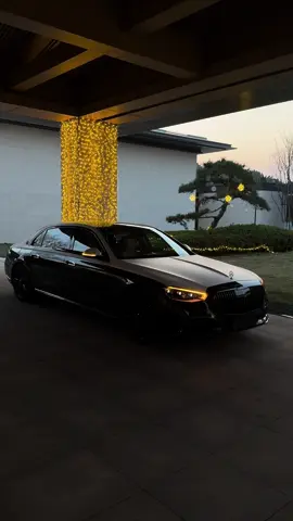 奔驰立的不是标 而是我这几年断的腰#邁巴赫s680 #Maybach #mercedes 