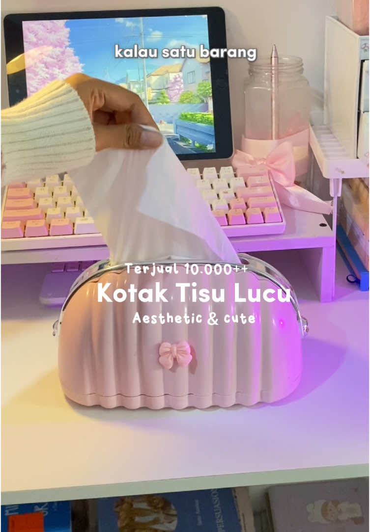 Under 25K😍💭🫰🏻  Asli tempatnya cantik banget, bisa ngebikin tampilan meja belajar jadi makin aesthetic aja, samaan yuk, cek dikeranjang bawah😍🫰🏻  #tampattisyu #kotaktisyu #tempattisueaestetic 