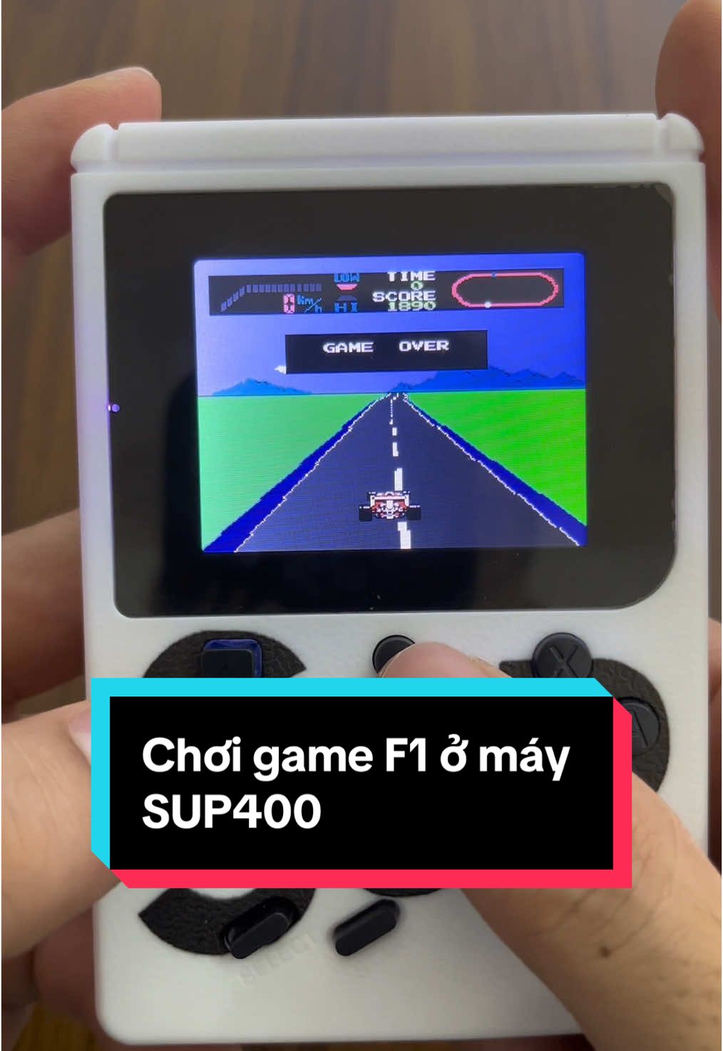 Chơi game F1 ở máy SUP400