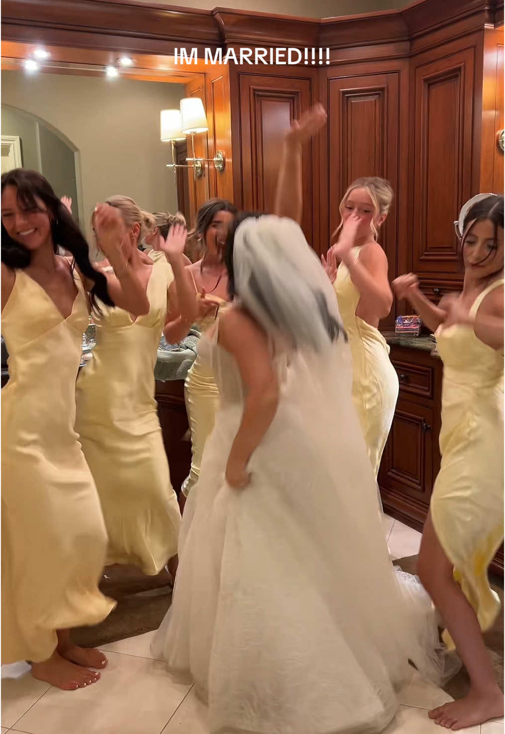 Last few moments with my girlsssss #weddingweekend #2025bride #weddingtiktok #weddingday @Emmy Bucher @kyky @daynek.🍸 @madilynkturner @RileyW 