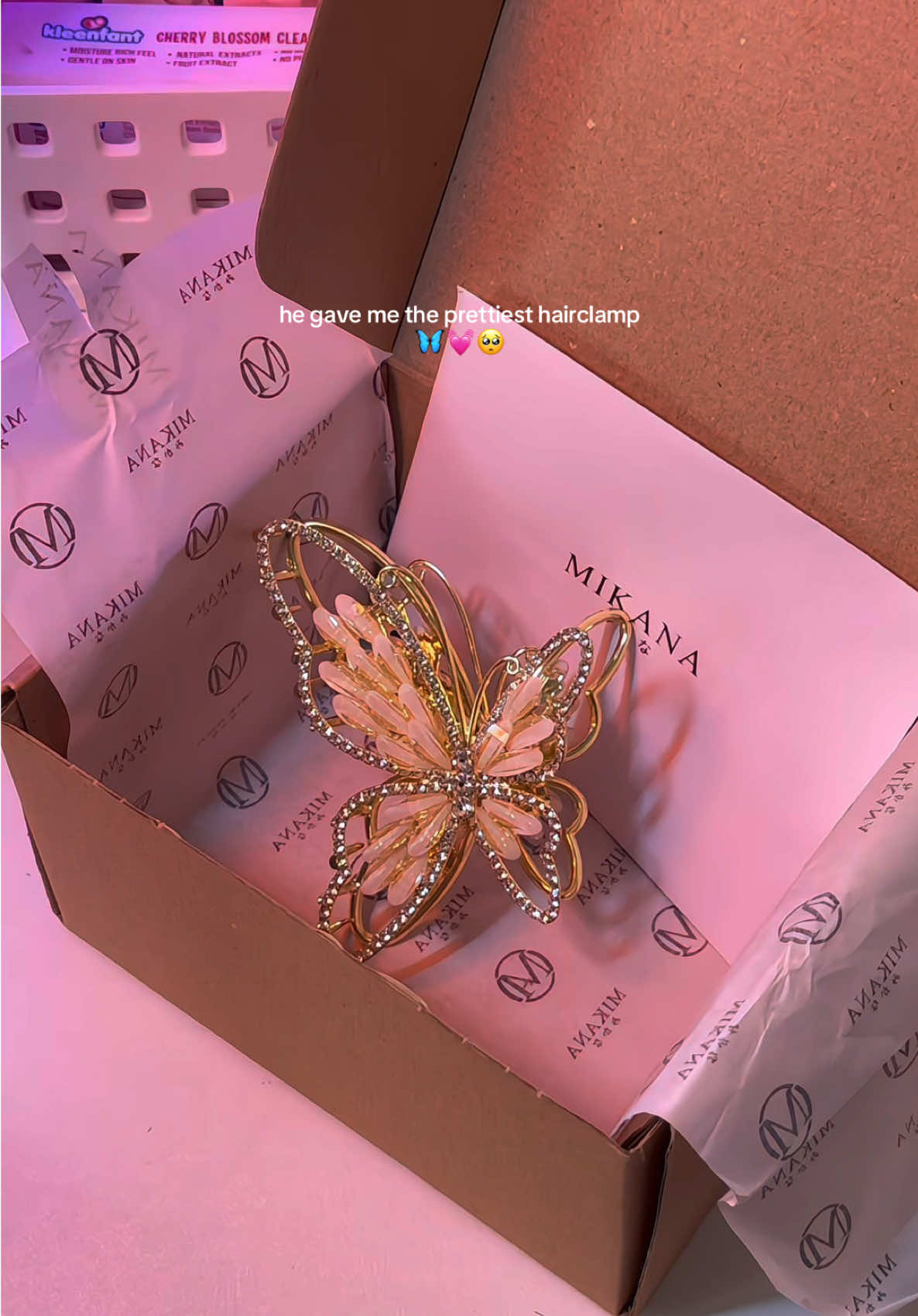 sweetest gift💓😩 #fyp #gift #giftideas #giftsforher #mikana #hairclamp #her #anniversarygift #anniversary #mikanahairclamp #trending 